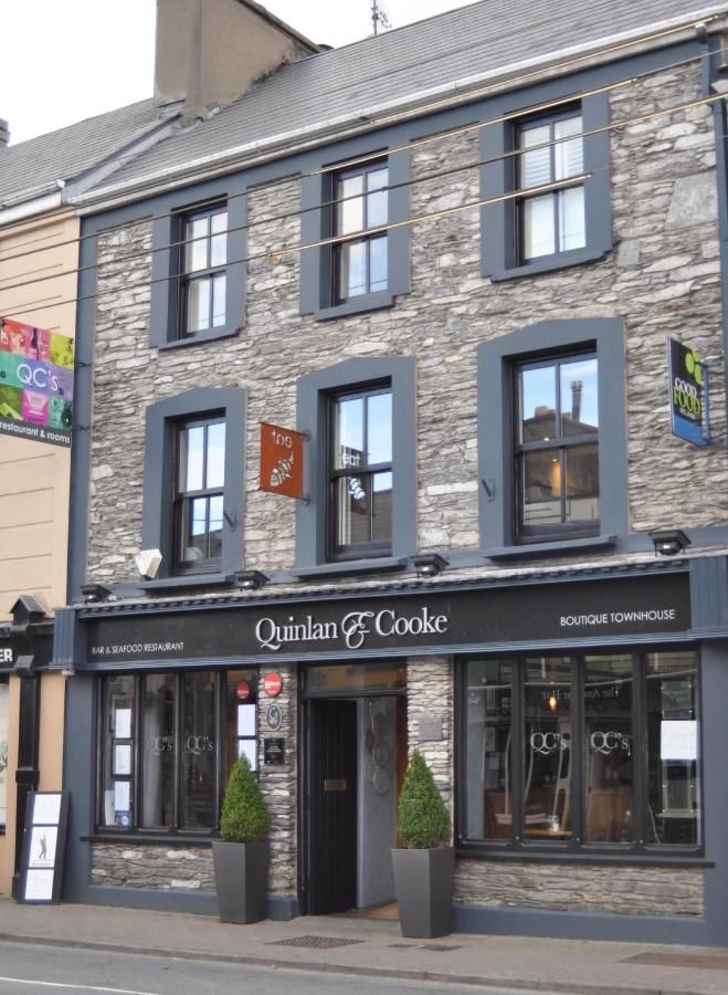 Отель Quinlan & Cooke Boutique Townhouse and QCs Seafood Restaurant Кэрсивин-4