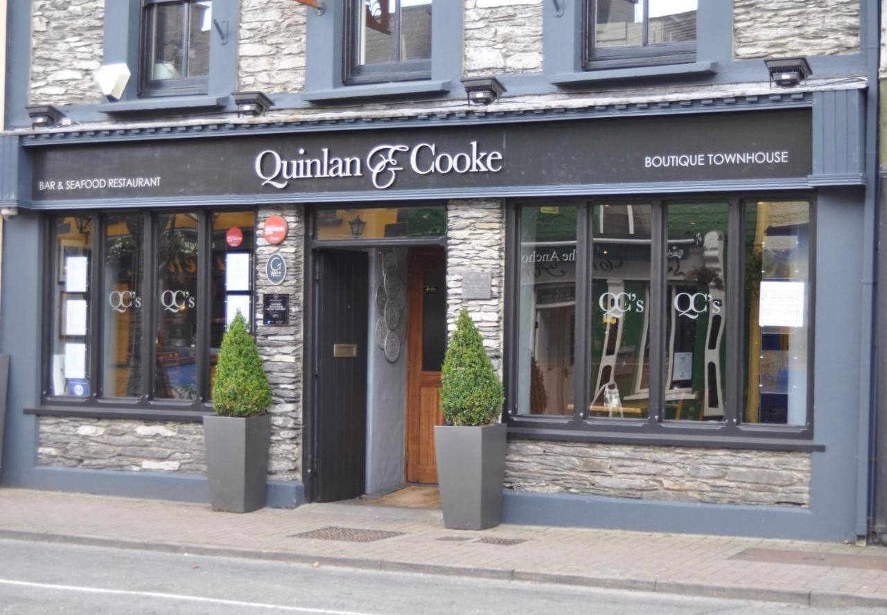 Отель Quinlan & Cooke Boutique Townhouse and QCs Seafood Restaurant Кэрсивин-22